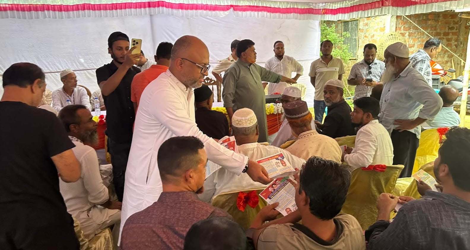 বড়লেখায় বিএনপির মনোনয়ন প্রত্যাশী সাজুর গণসংযোগ ও উঠান বৈঠক বড়লেখায় বিএনপির মনোনয়ন প্রত্যাশী সাজুর গণসংযোগ ও উঠান বৈঠক