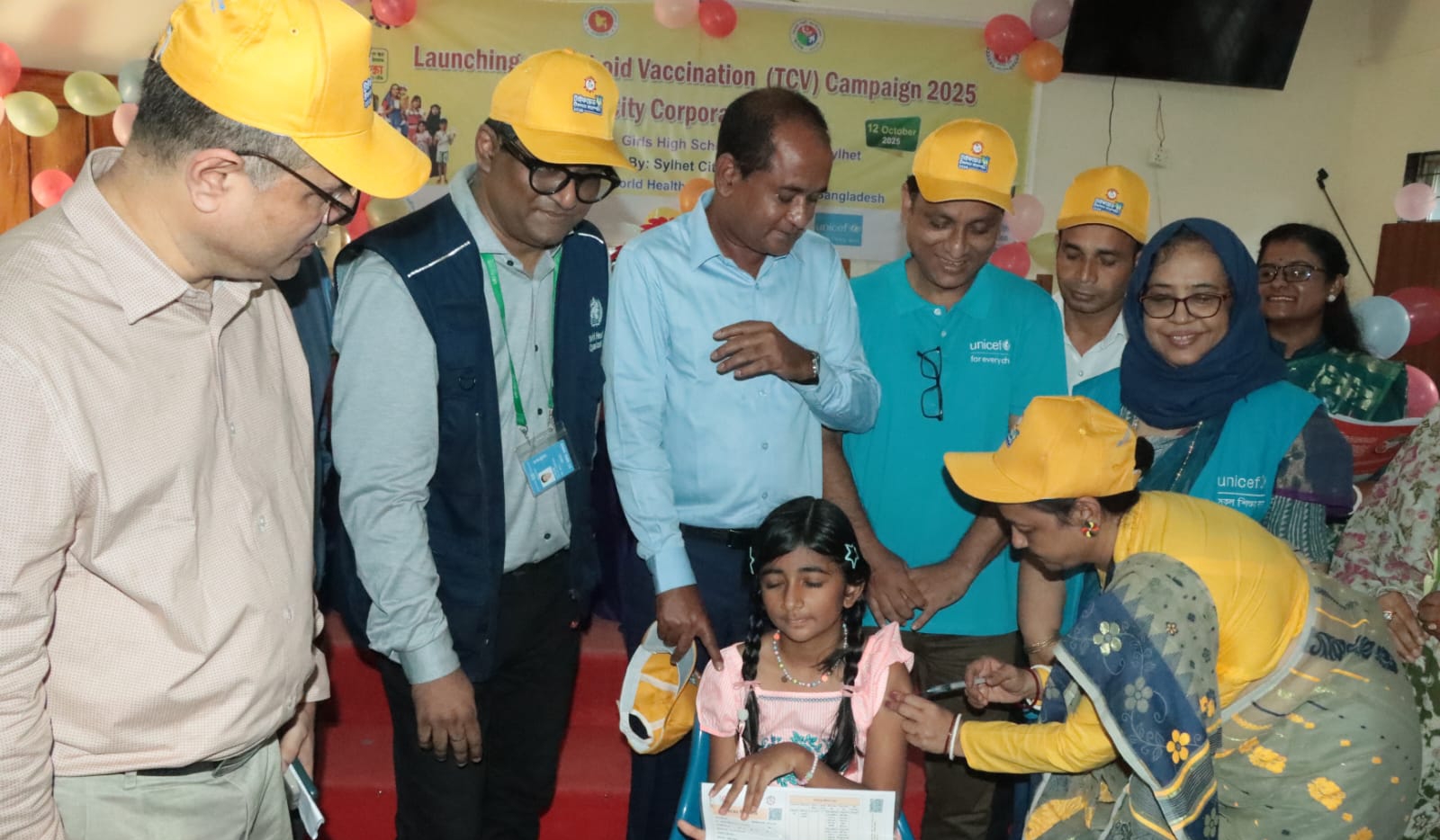 'শিশুদের সুরক্ষায় টাইফয়েডের টিকা ক্যাম্পেইন সফল করতে হবে' 'শিশুদের সুরক্ষায় টাইফয়েডের টিকা ক্যাম্পেইন সফল করতে হবে'