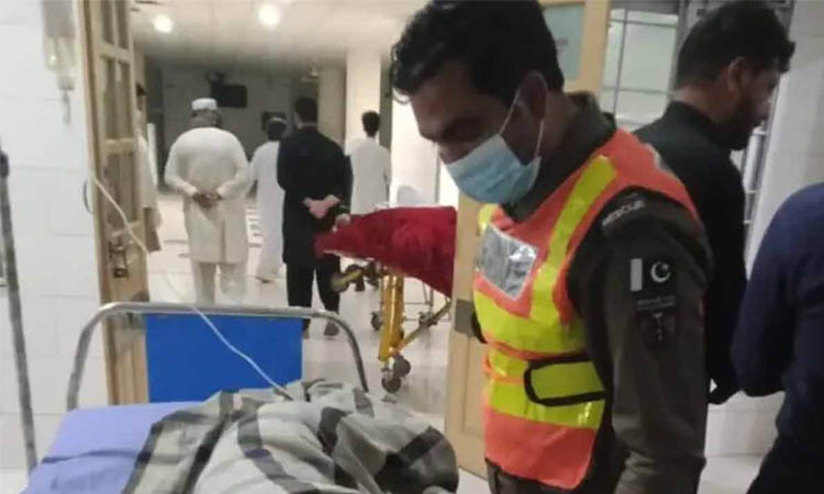 পাকিস্তানে ট্রাক উল্টে একই পরিবারের ১৫ জন নিহত পাকিস্তানে ট্রাক উল্টে একই পরিবারের ১৫ জন নিহত