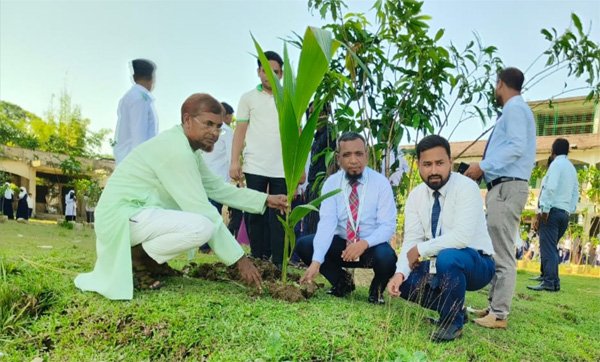 লংকাবাংলার উদ্যোগে সিলেটে ফলজ বৃক্ষরোপণ ও চারা বিতরণ কর্মসূচি অনুষ্ঠিত লংকাবাংলার উদ্যোগে সিলেটে ফলজ বৃক্ষরোপণ ও চারা বিতরণ কর্মসূচি অনুষ্ঠিত