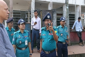 নগরীতে অবৈধ অটোরিকশার বিরুদ্ধে অভিযানে পুলিশ