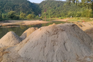 গোয়াইনঘাটে প্রকাশ্যে লুট হচ্ছে বালু, হুমকিতে পানতুমাই ঝর্ণা