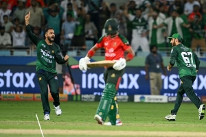 দায়িত্বজ্ঞানহীন ব্যাটিংয়ে বাংলাদেশের পরাজয়