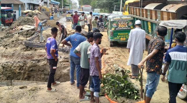 ৫ মিনিটের পথ যেতে ১ ঘণ্টা!