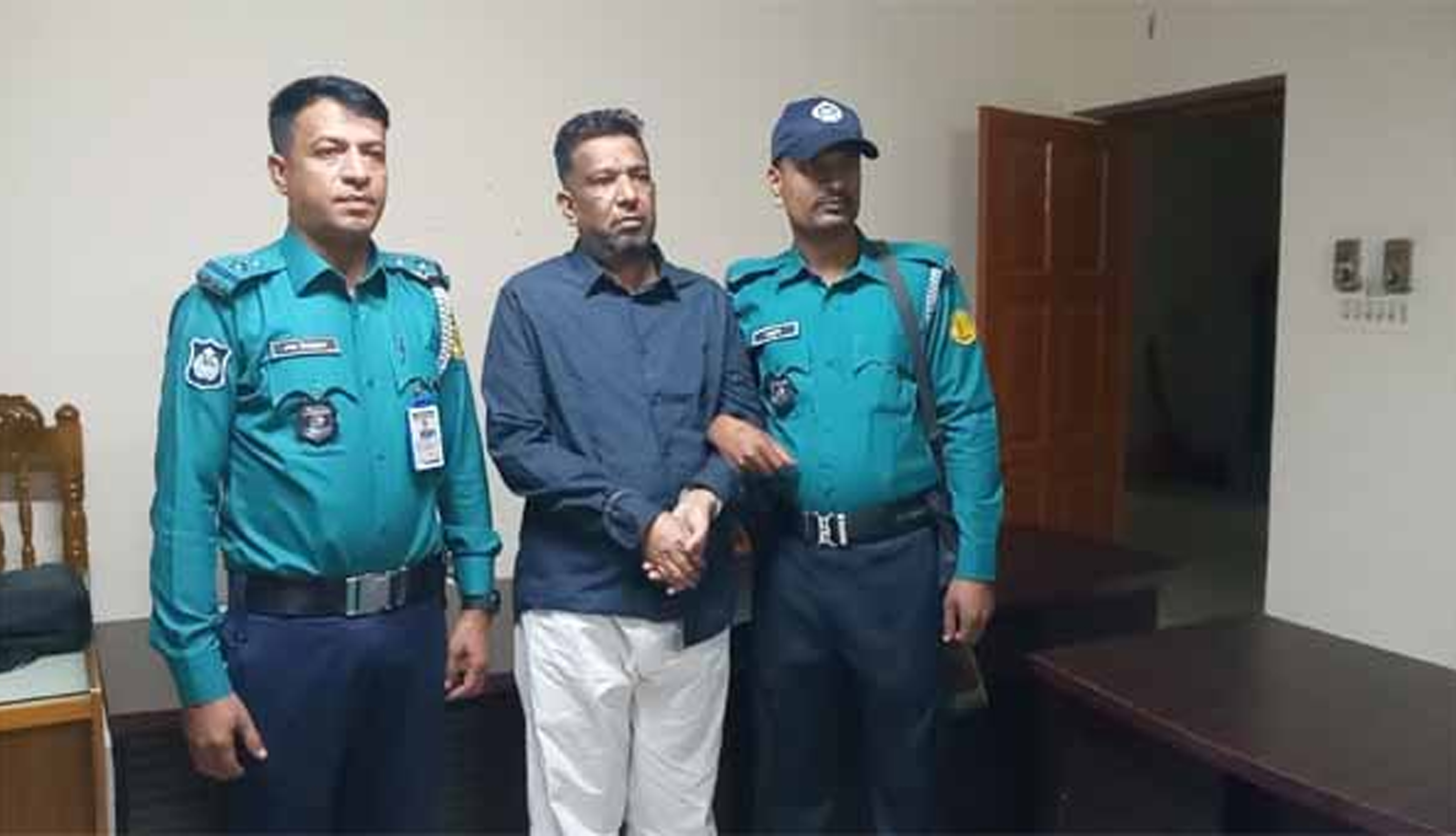 ঢাকা থেকে সাবেক কাউন্সিলর লায়েক গ্রেফতার