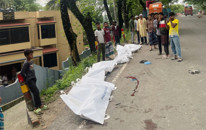 দক্ষিণ সুরমায় পিকআপ&ndash;ট্রাক সংঘর্ষে নিহত বেড়ে ৯
