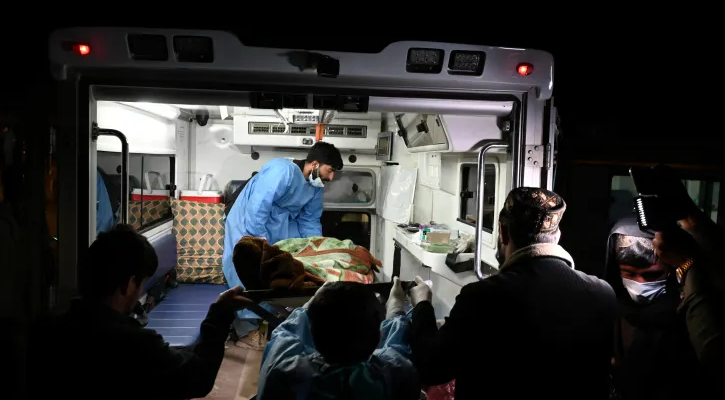 আফগানিস্তানের হাসপাতালে পাকিস্তানের বিমান হামলা, নিহত ৪০০