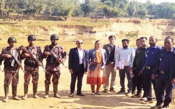 জৈন্তাপুরে ২০ হাজার ঘনফুট অবৈধ বালু জব্দ, ধ্বংস ৫০টি নৌকা