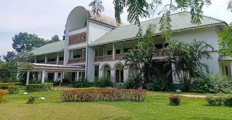 ১৬ দিন সেবা বন্ধ ক্যামেলিয়া হাসপাতালে, বিপাকে লাখো শ্রমিকরা