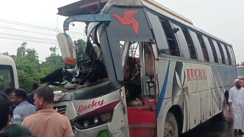 সিলেট-ঢাকা মহাসড়কে দুই বাসের সংঘর্ষ, চালক নিহত
