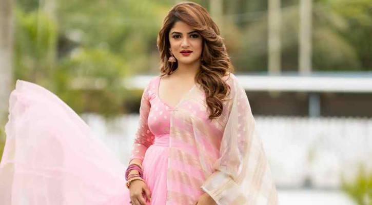 কুরুচিকর মন্তব্যের ছড়াছড়ি, পুলিশের দ্বারস্থ শ্রাবন্তী