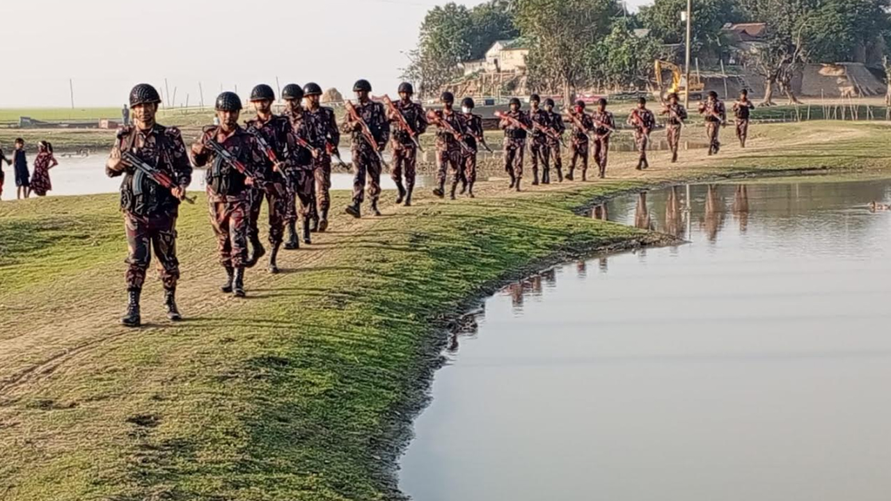 দুর্গম হাওরে বিজিবির নির্বাচনী টহল