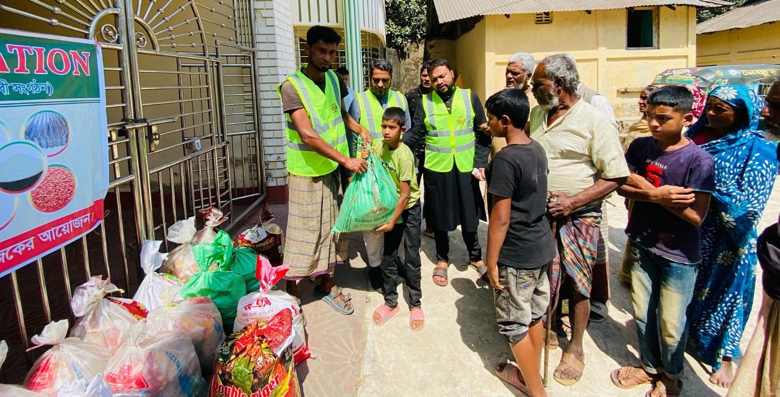 নবীগঞ্জে উইশ ফাউন্ডেশন ইউকের খাদ্য সামগ্রী বিতরণ 