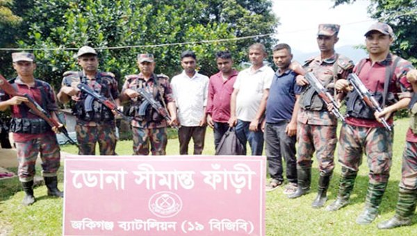 কানাইঘাট সীমান্ত দিয়ে ভারতে পালানোর সময় আটক ৪