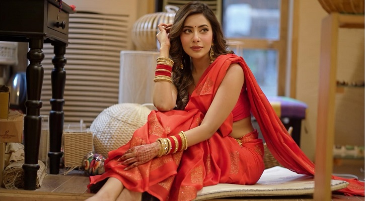 &lsquo;হাঁটু গেড়ে&rsquo; প্রেমের প্রস্তাব, কী বলেছিলেন সৌমি?