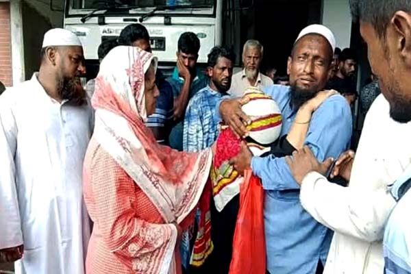 আমার ছেলে নাই, আল্লাহ নিয়া গেছেন: রাহিমের লাশ দেখে বাবার বুকফাটা আহাজারি