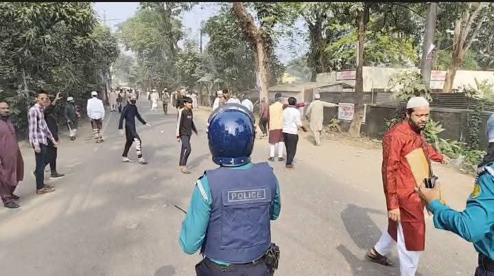 সাগরদিঘীরপাড়ে সরকারি জায়গা দখল নিয়ে সংঘর্ষ, পুলিশসহ আহত ১০