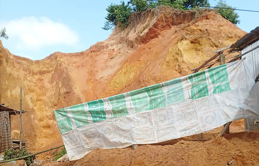 নগরীতে রাতের আঁধারে বেড়েছে টিলা নিধন