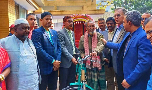 আমরা সবাইকে সাথে নিয়ে এগিয়ে যেতে চাই : কৃষিমন্ত্রী