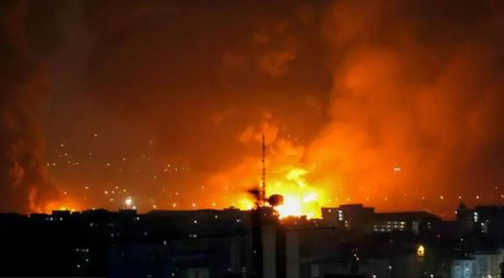 তেহরানের বিমানবন্দরে বিস্ফোরণ, ইরানের পাল্টা ক্ষেপণাস্ত্র হামলা