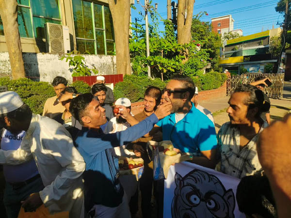 হাসিনা-কামালের মৃত্যুদণ্ডের রায়ে নগরীতে এনসিপির আনন্দ মিছিল, মিষ্টি বিতরণ