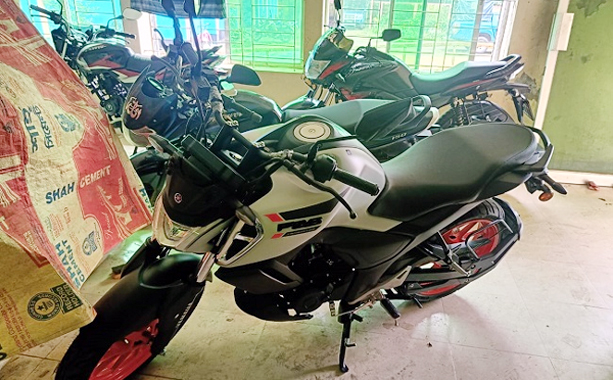 থানার পার্কিংয়ে চোরাই মোটরসাইকেল, &zwnj;দায় কার?