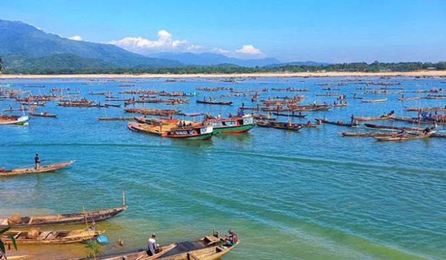 যাদুকাটা নদীতে অবাধে চলছে চাঁদাবাজি