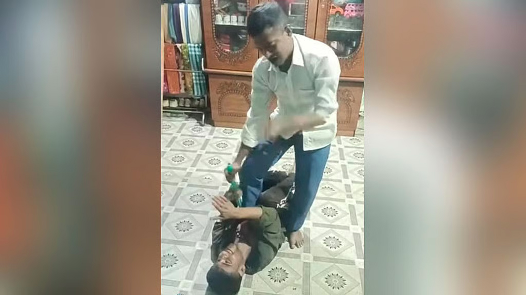 আমার ফাঁসি হলে হবে, চোরদের চুরি ছেড়ে দিতে হবে :ইউপি সদস্যকে