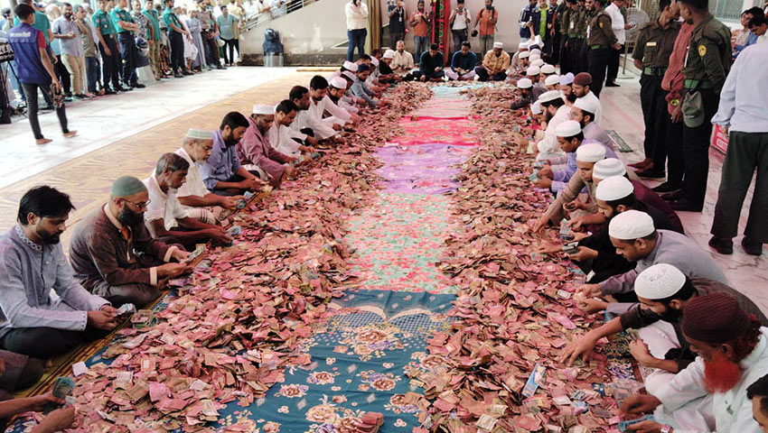 দ্বিতীয়বারের মতো খোলা হলো শাহজালাল মাজারের দানবাক্স, চলছে টাকা গণনা