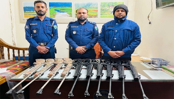 জৈন্তাপুরে চেকপোস্টে ধরা পড়ল ১০টি আগ্নেয়াস্ত্র