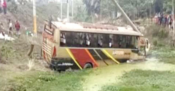সিলেট-ঢাকা মহাসড়কে বাস ও প্রাইভেট কারের মুখোমুখি সংঘর্ষ, আহত ২৫