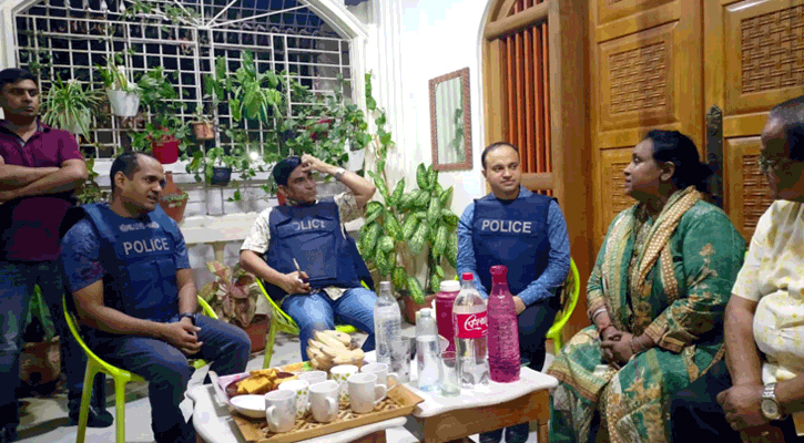 রাতভর নাটকীয়তা শেষে ভোরে গ্রেপ্তার আইভী