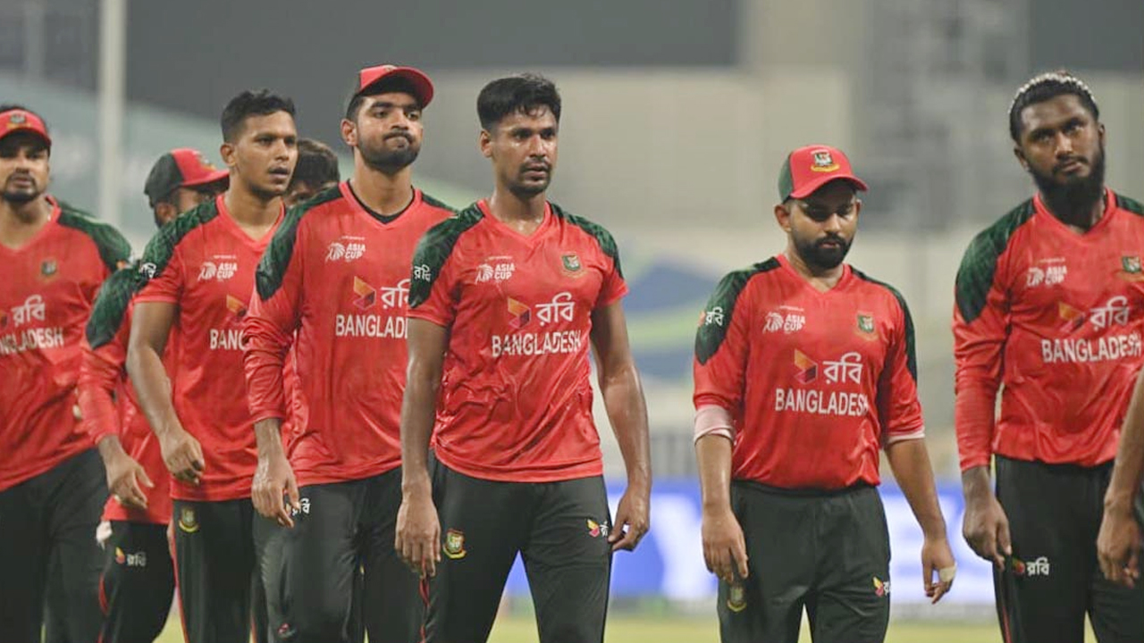 &lsquo;শেখ হাসিনা ভারতে নিরাপদে থাকলে, ক্রিকেটাররা কেন নয়?&rsquo;