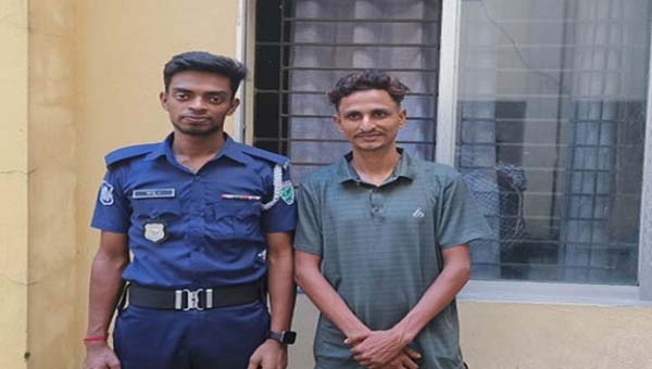 মানবপাচারের অভিযোগে নিজ বাড়ি থেকে গ্রেফতার কাউসার মিয়া