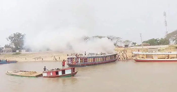 তাহিরপুরে পর্যটকবাহী হাউজবোটে আগুন