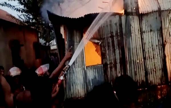 মাধবপুরে ভয়াবহ অগ্নিকাণ্ডে  বসতঘর পুড়ে ছাই, ক্ষতি প্রায় ৩০ লাখ টাকা