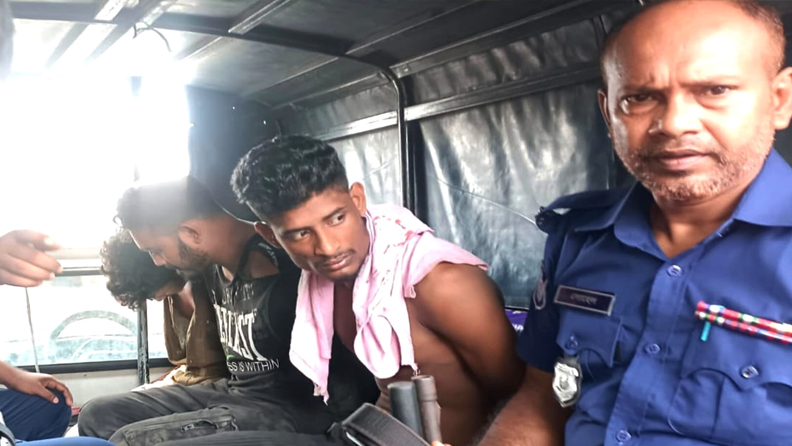 তামাবিল মহাসড়কে ছিনতাই শেষে জনতার কাছে আটক