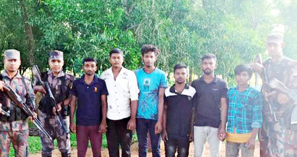 অবৈধভাবে ভারত গিয়ে ফিরে আসার সময় বিজিবি&rsquo;র হাতে আটক ৬