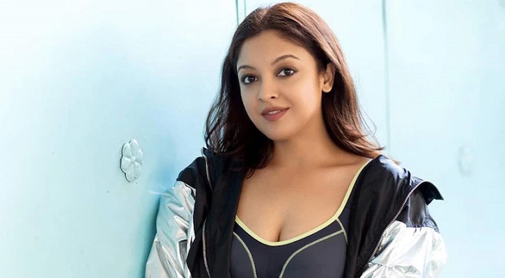 তনুশ্রীকে ছোট স্কার্ট পরে বসে থাকতে বাধ্য করেছিলেন বিবেক