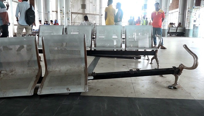তিন বছরেই জরাজীর্ণ কদমতলী বাস টার্মিনাল