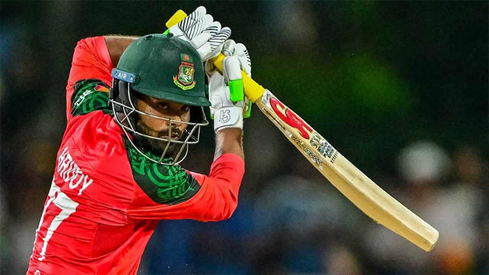 শেষ ওভারে ৪ ছক্কা ১ চারে হৃদয়ের ৩০