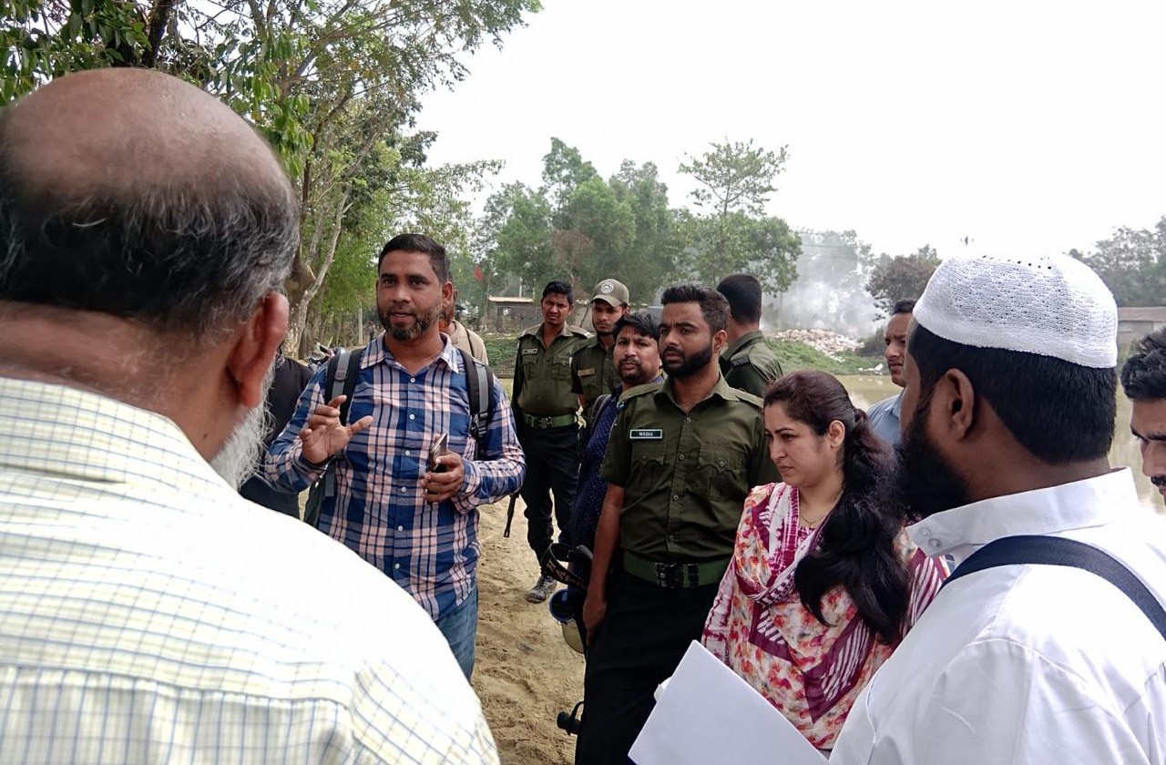 খাদিমপাড়ায় চলছে অবৈধভাবে মাটি কাটা, একজনের কারাদন্ড