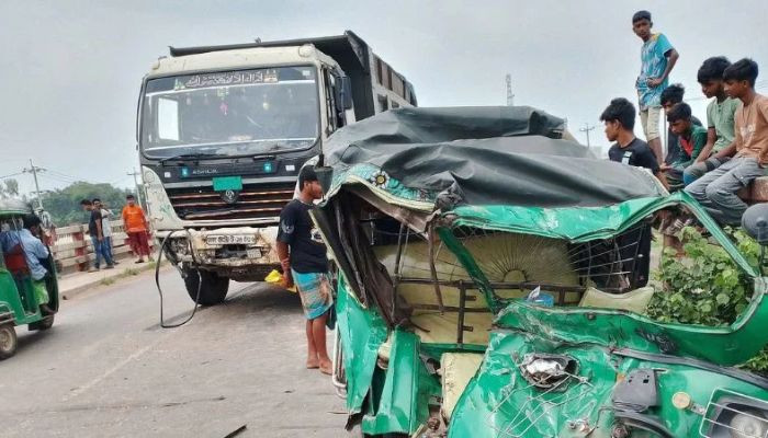 মাধবপুরে ট্রাক-অটোরিকশা মুখোমুখি সংঘর্ষে নিহত ২