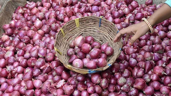 সিলেটে পেঁয়াজের ঝাঁঝ, দাম বেড়েছে ১৩৩ শতাংশ 