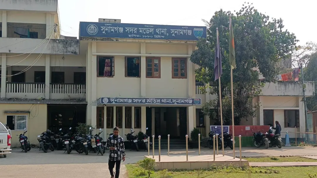 জুতা নিক্ষেপকে কেন্দ্র করে রক্তক্ষয়ী সংঘর্ষ, নিহত ১