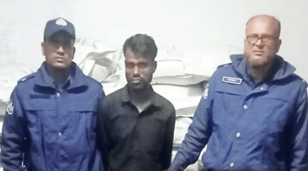 ছাতকে পিকআপসহ  ৬৮ বস্তা ভারতীয় চোরাই চিনি জব্দ : গ্রেফতার ১