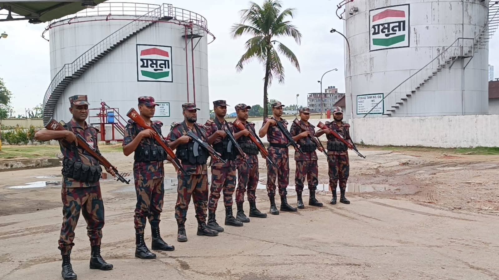 জ্বালানী তেলের ডিপোর নিরাপত্তায় বিজিবি মোতায়েন