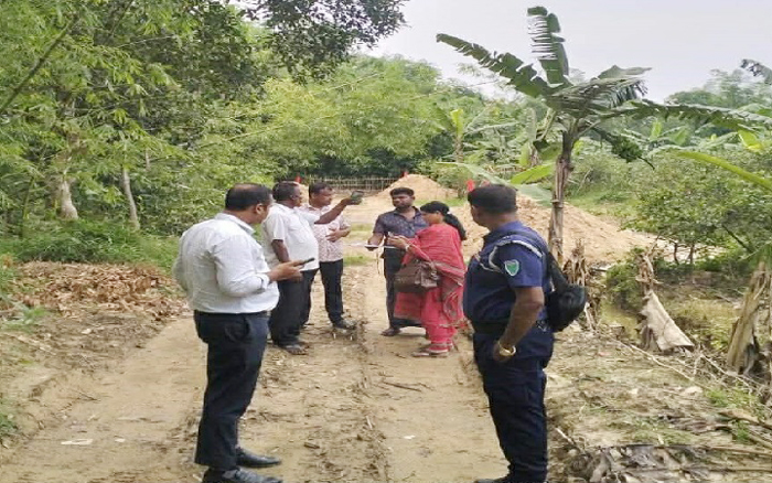 শ্রীমঙ্গলে অবৈধ বালু উত্তোলনে ১০ ট্রাক সিলিকা বালু জব্দ