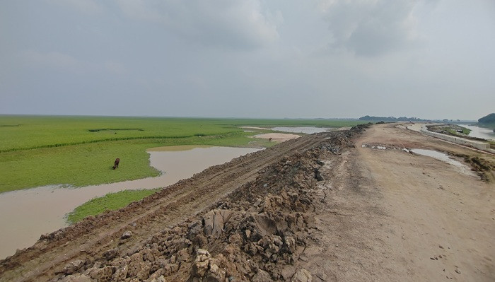 সময়মতো শেষ হচ্ছে না হাওর রক্ষা বাঁধের কাজ, শঙ্কায় কৃষকরা