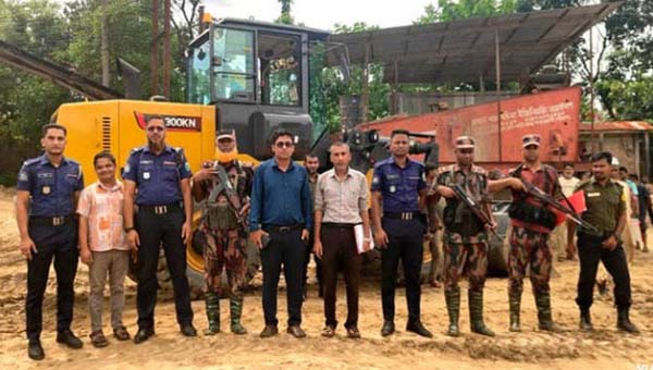 জৈন্তাপুরে রাংপানি নদীতে অবৈধ বালু উত্তোলন, পেলুডার জব্দ
